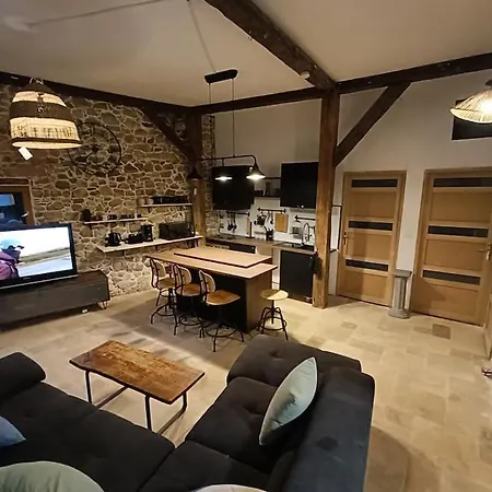 Apartment Grange Renovee Dans Cour Privee Avec Jardin