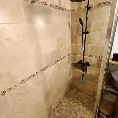 Apartment Grange Renovee Dans Cour Privee Avec Jardin *